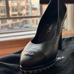 Chanel 2014 Interlocking CC Logo Pumps, leather, size 7, black